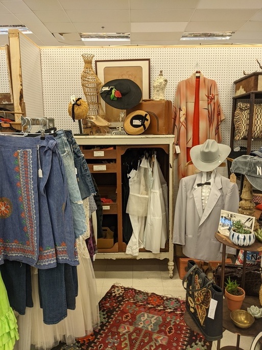 East Nashville Antiques vendor stand