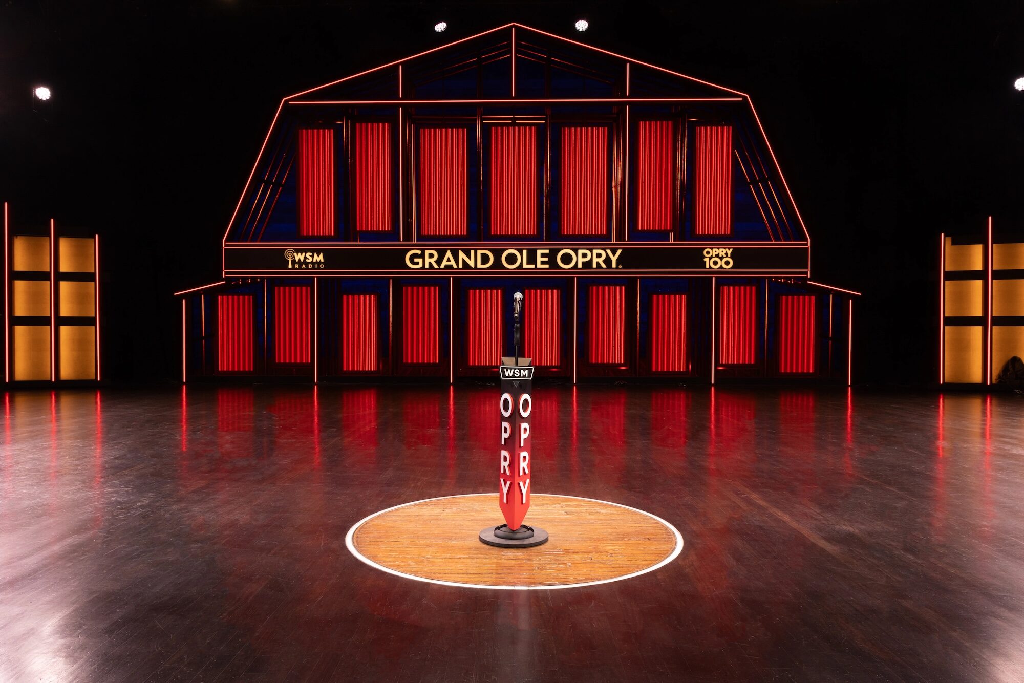 The stage at Grand Ole Opry House