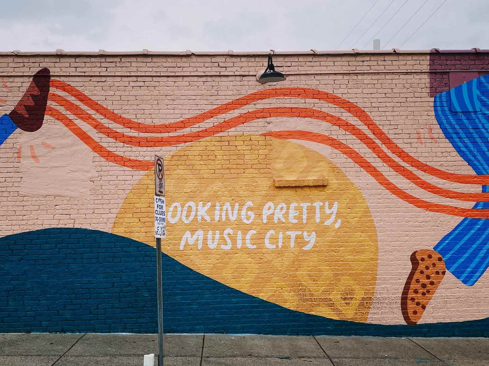 "Looking Pretty Music City" sign in Nashville