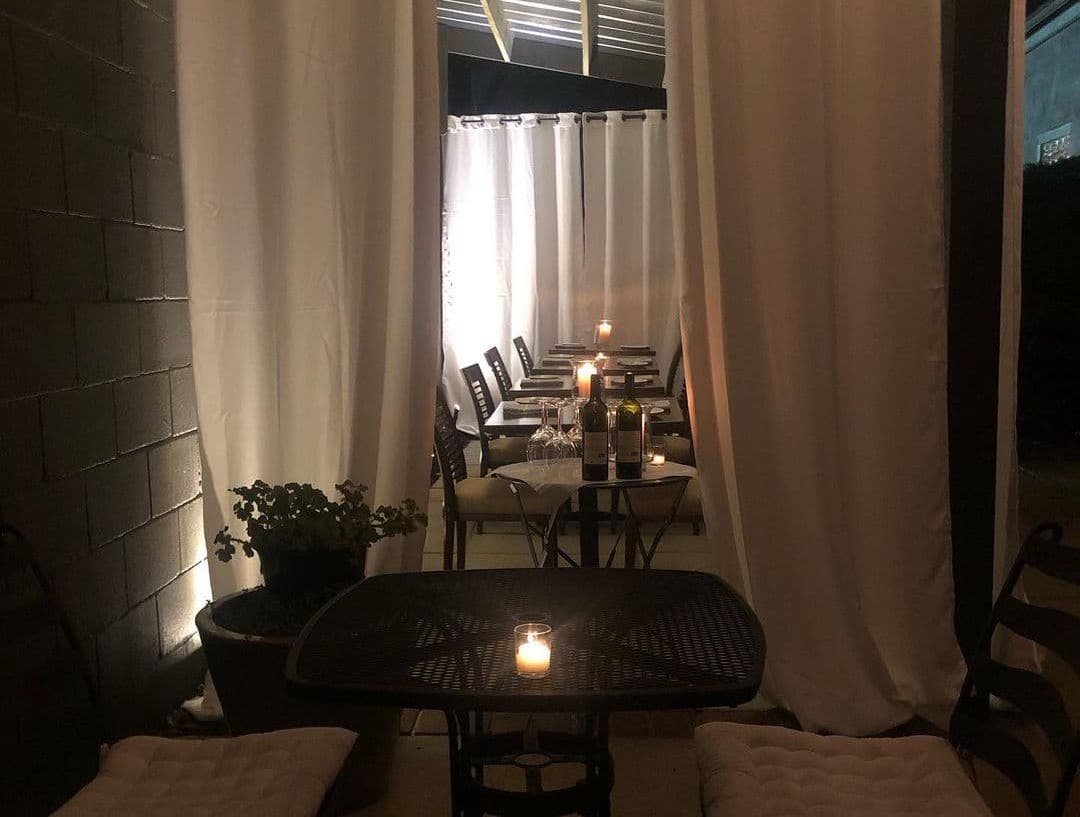 Miel outside tables