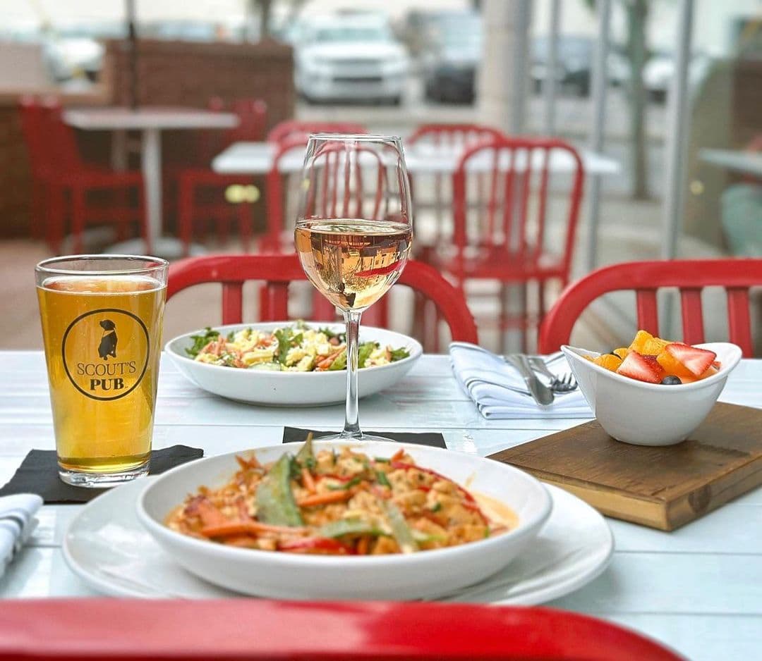 Scout's Pub patio and plate