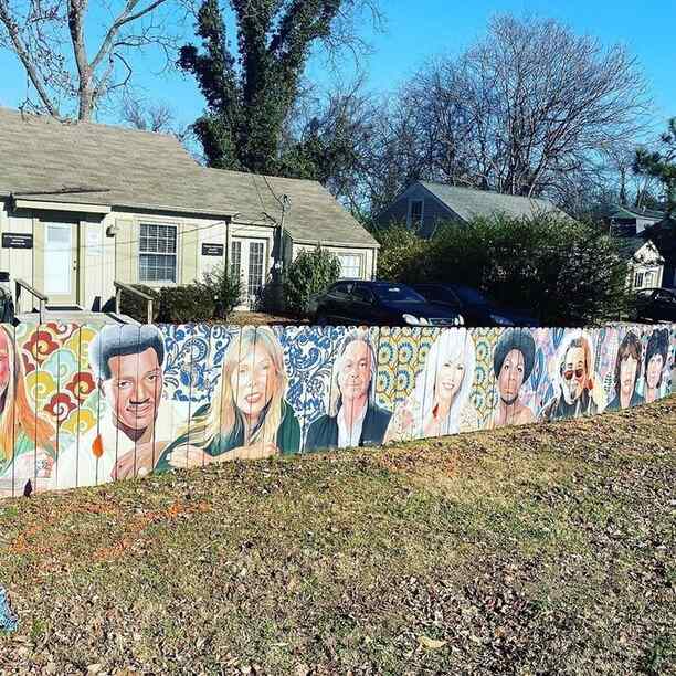 Berry Hill musicians mural and houses