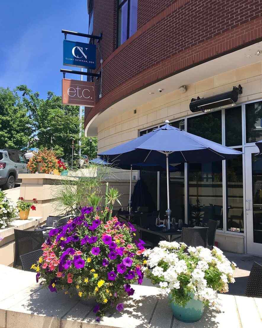 The patio at etc. in Green Hills