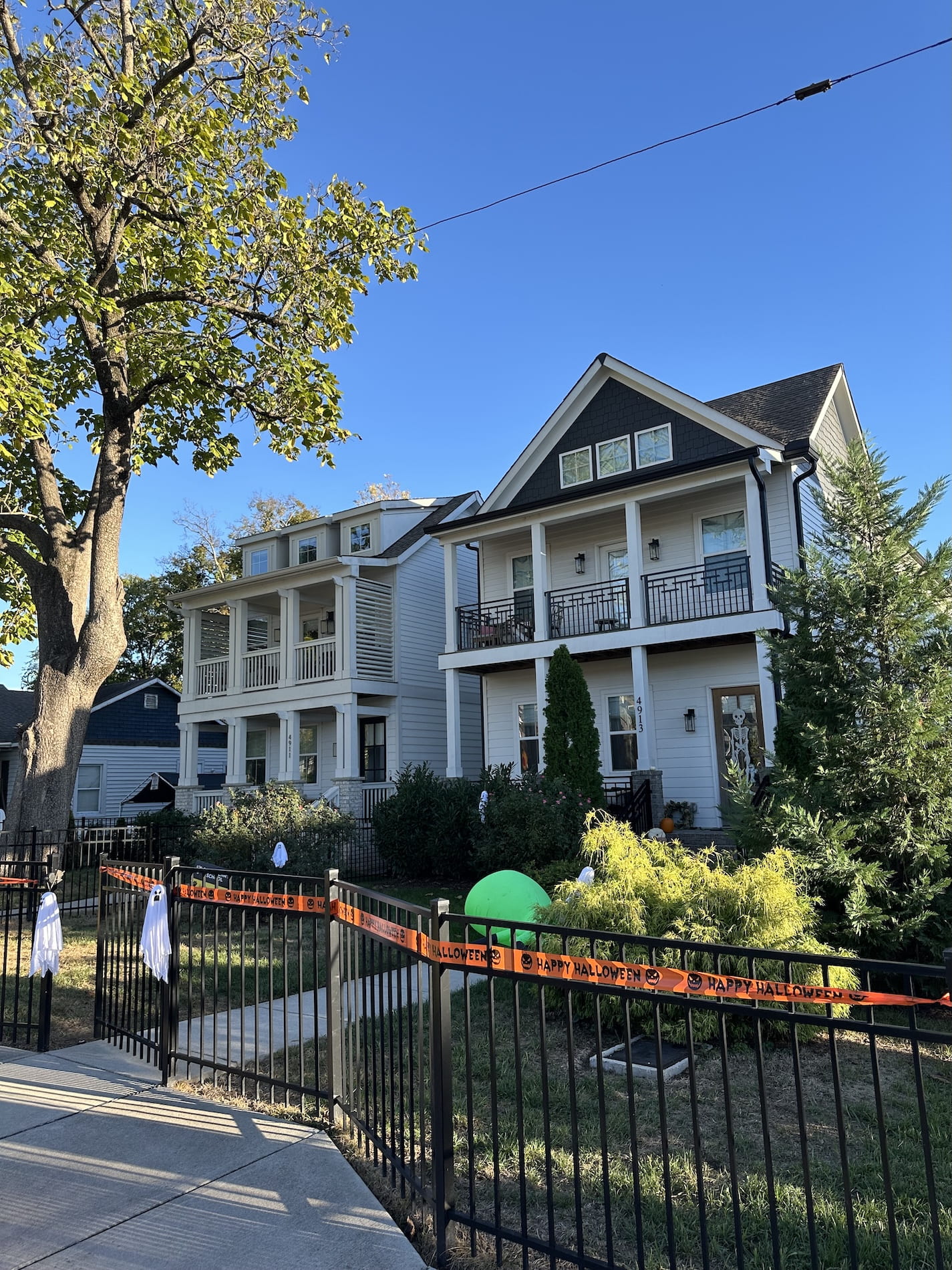 Nice houses decorated for Halloween
