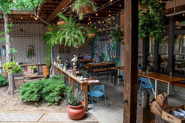 An outside bar at a restaurant