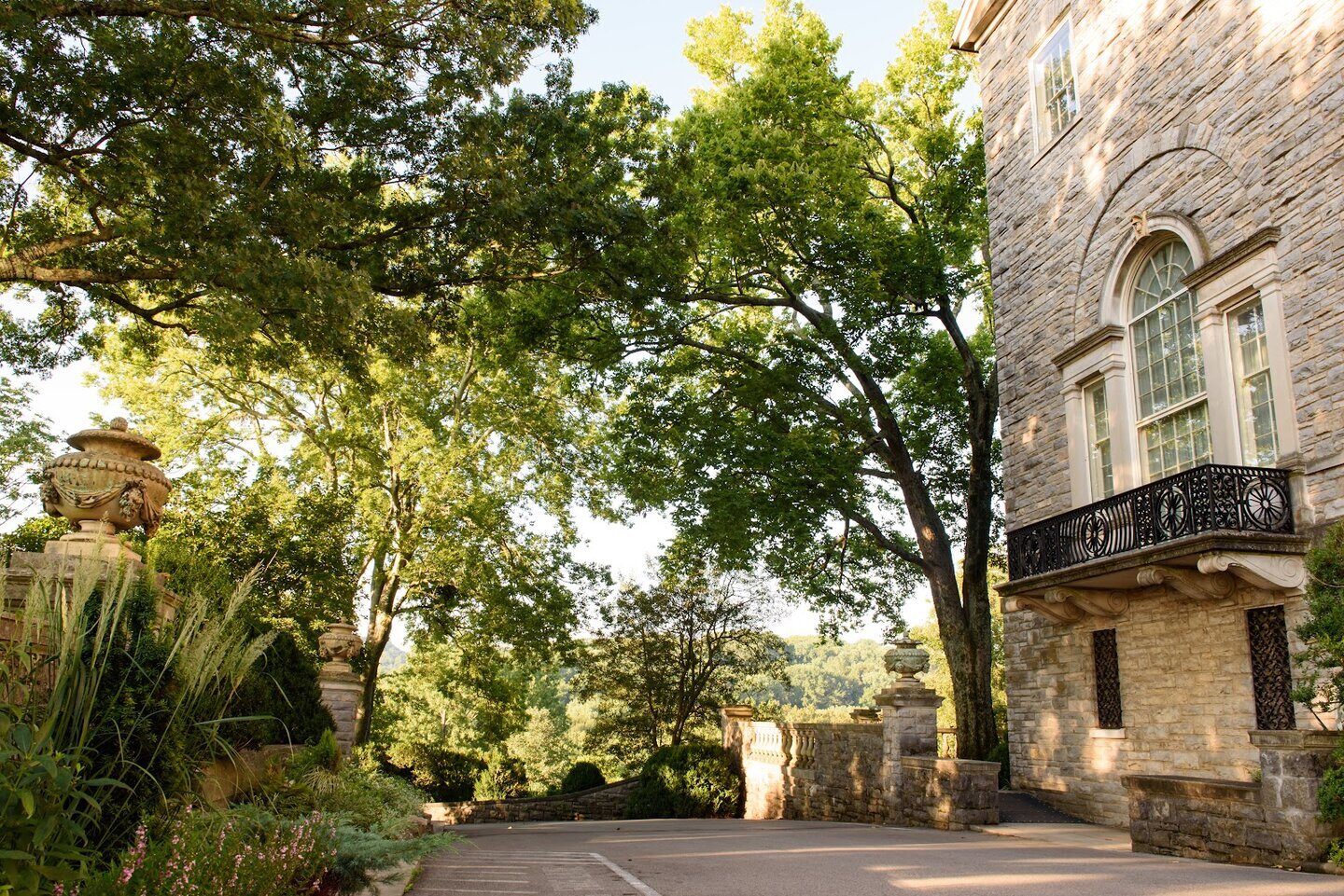 Cheekwood mansion's driveway