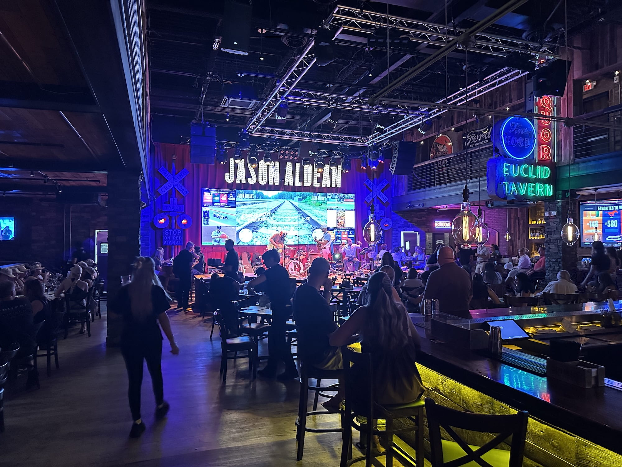 The main stage at Jason Aldeans