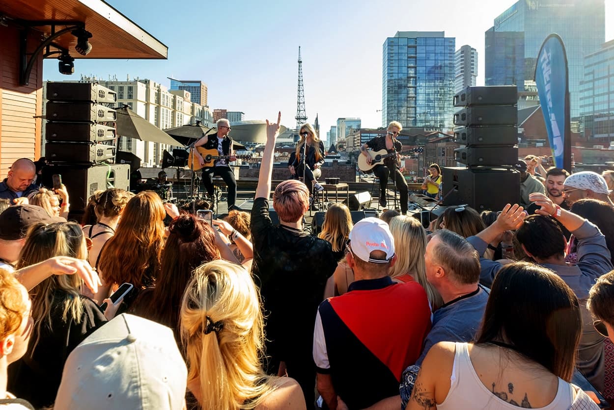 A rooftop concert at Jason Aldeans
