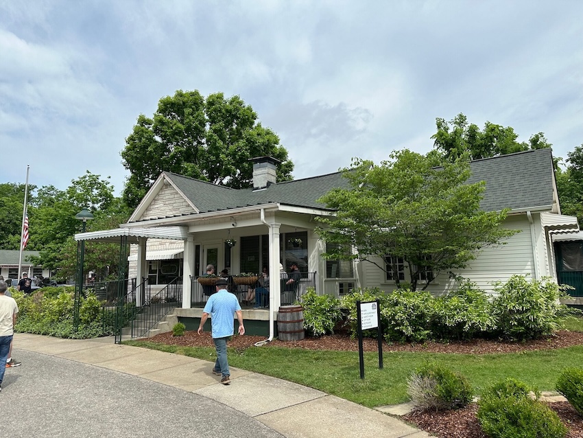 Loveless Cafe exterior