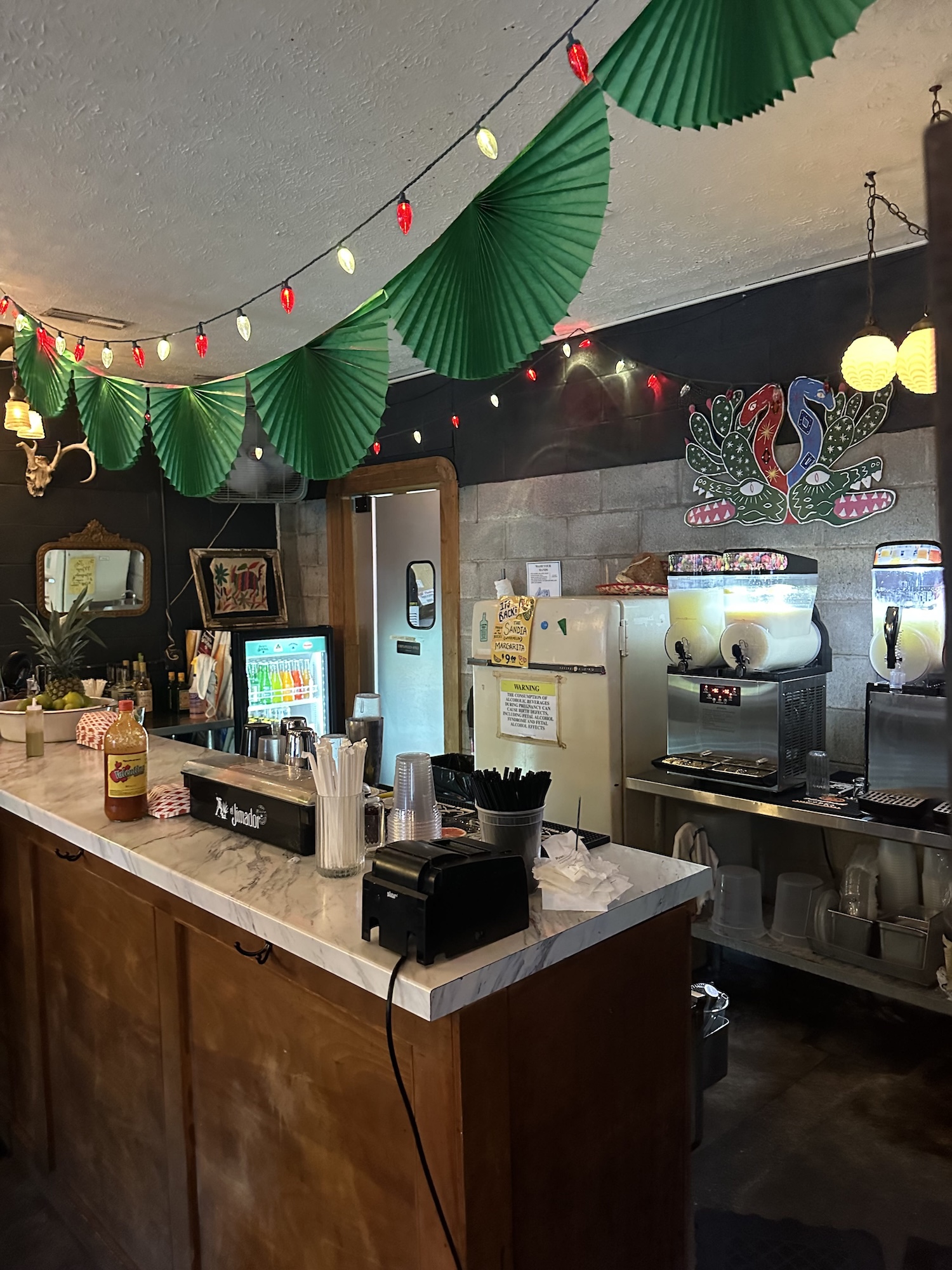 A bar inside Mas Tacos