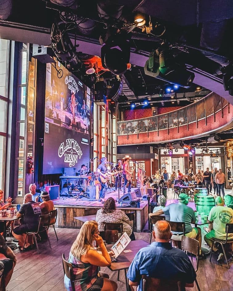 Ole Red downstairs area stage and tables