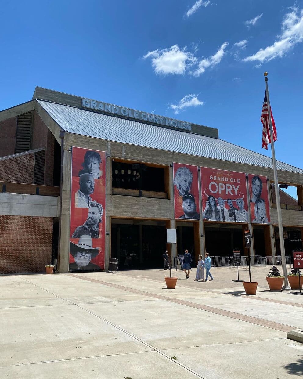 Outside the Grand Ole Opry House