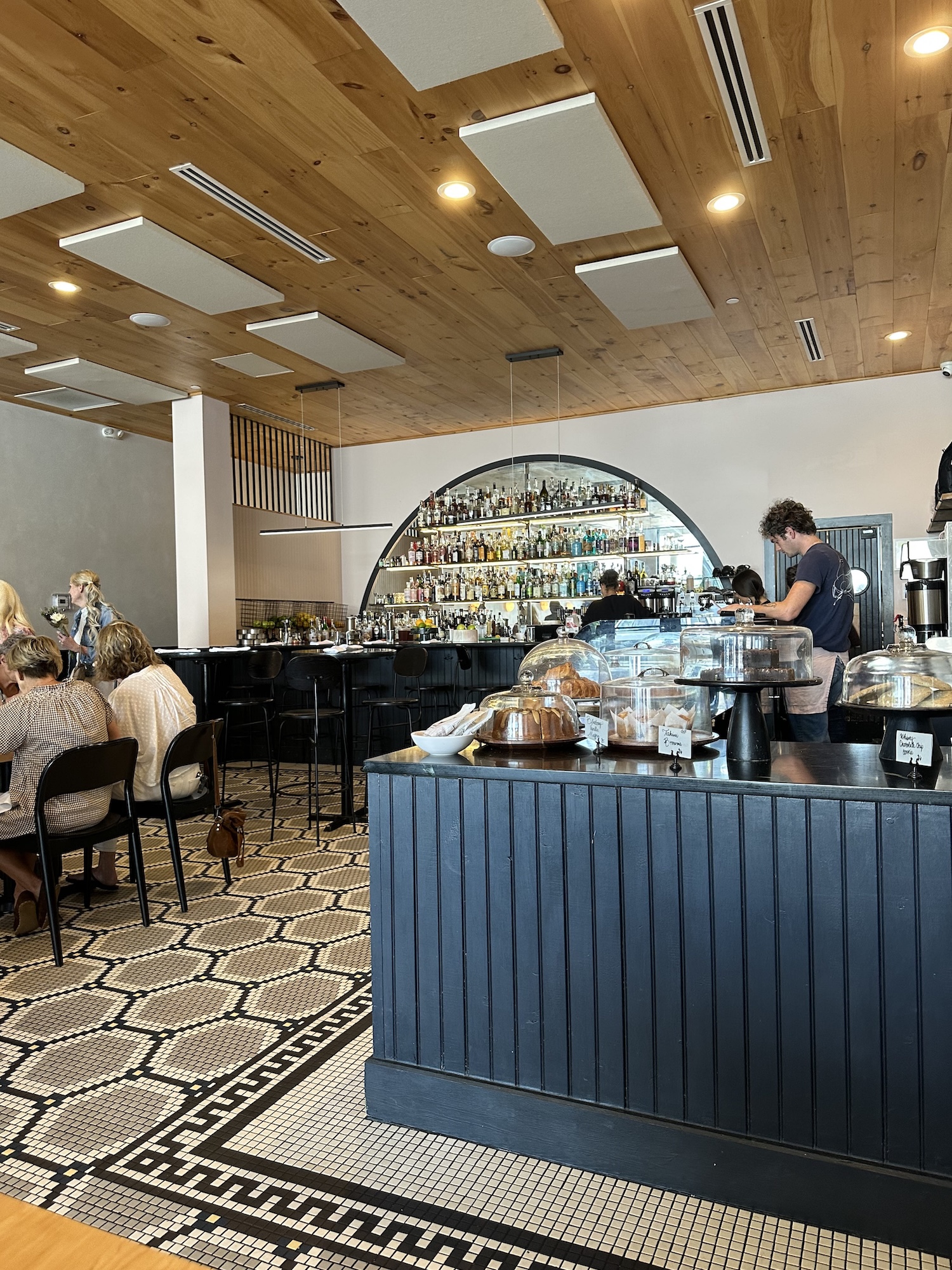 Roze Pony's bar and pastry counter