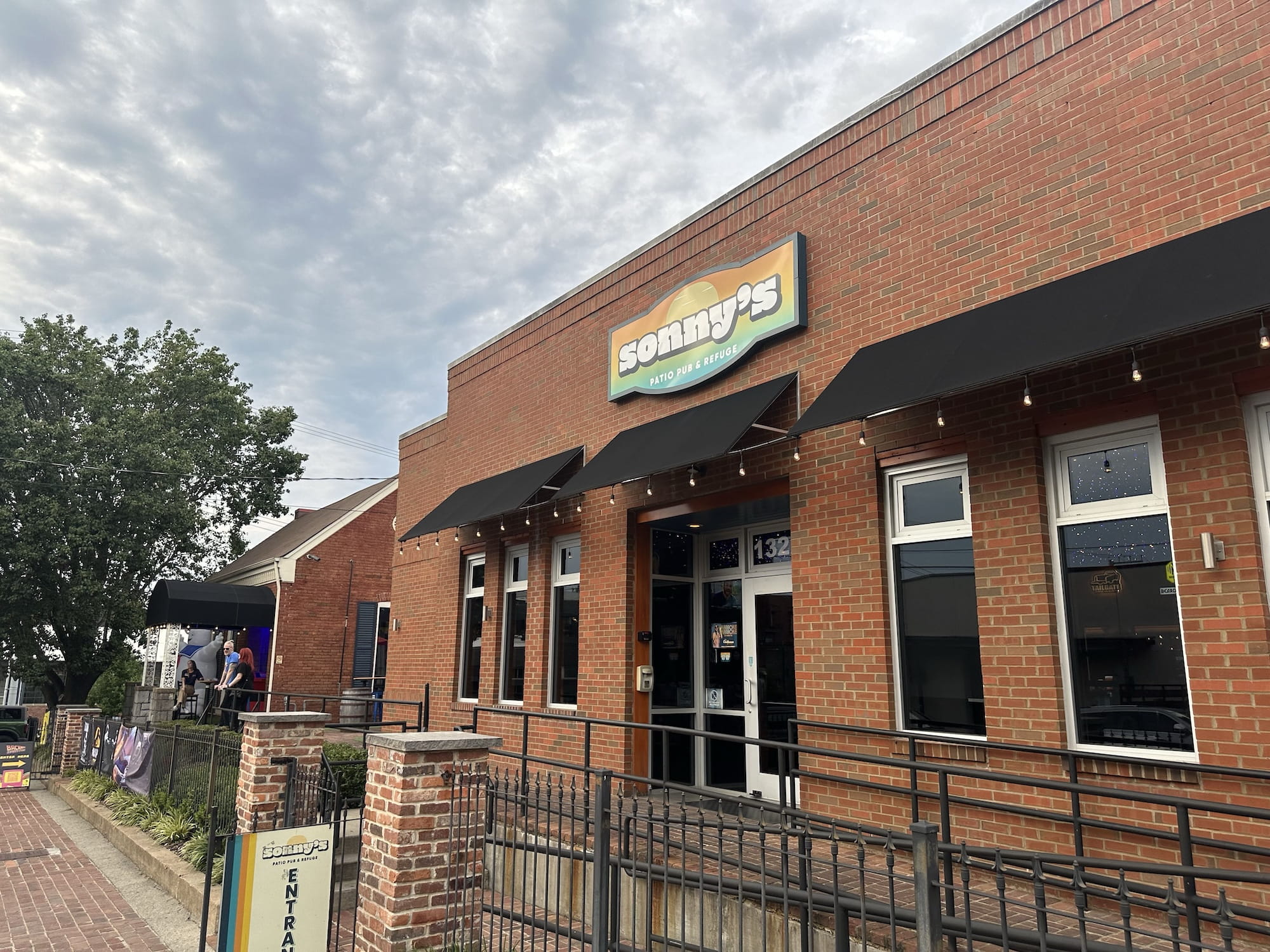Sonny's Patio Pub exterior building