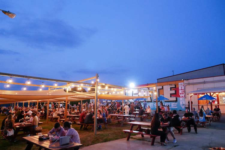 Tailgate picnic tables