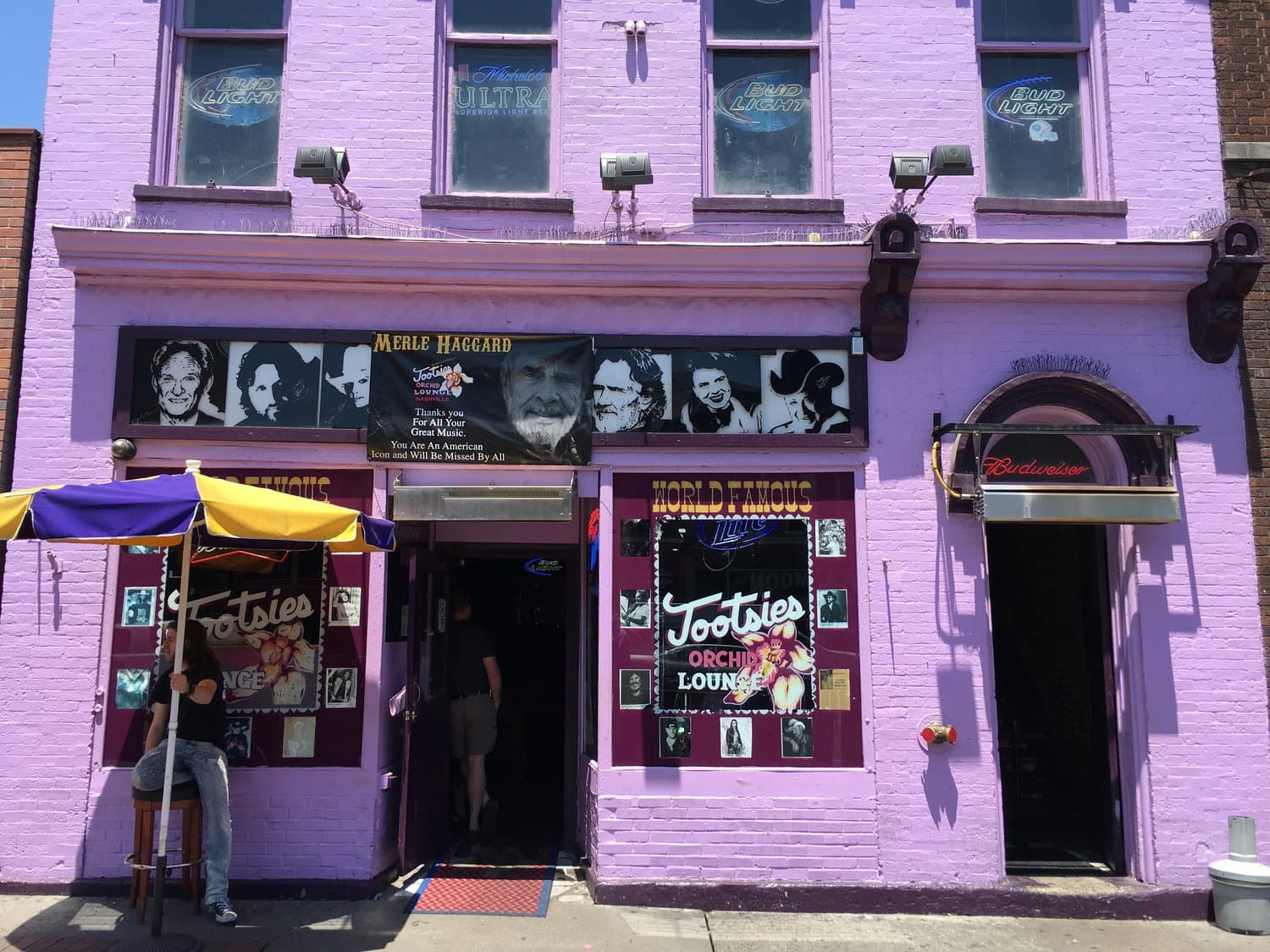 The entrance to Tootsies in Nashville